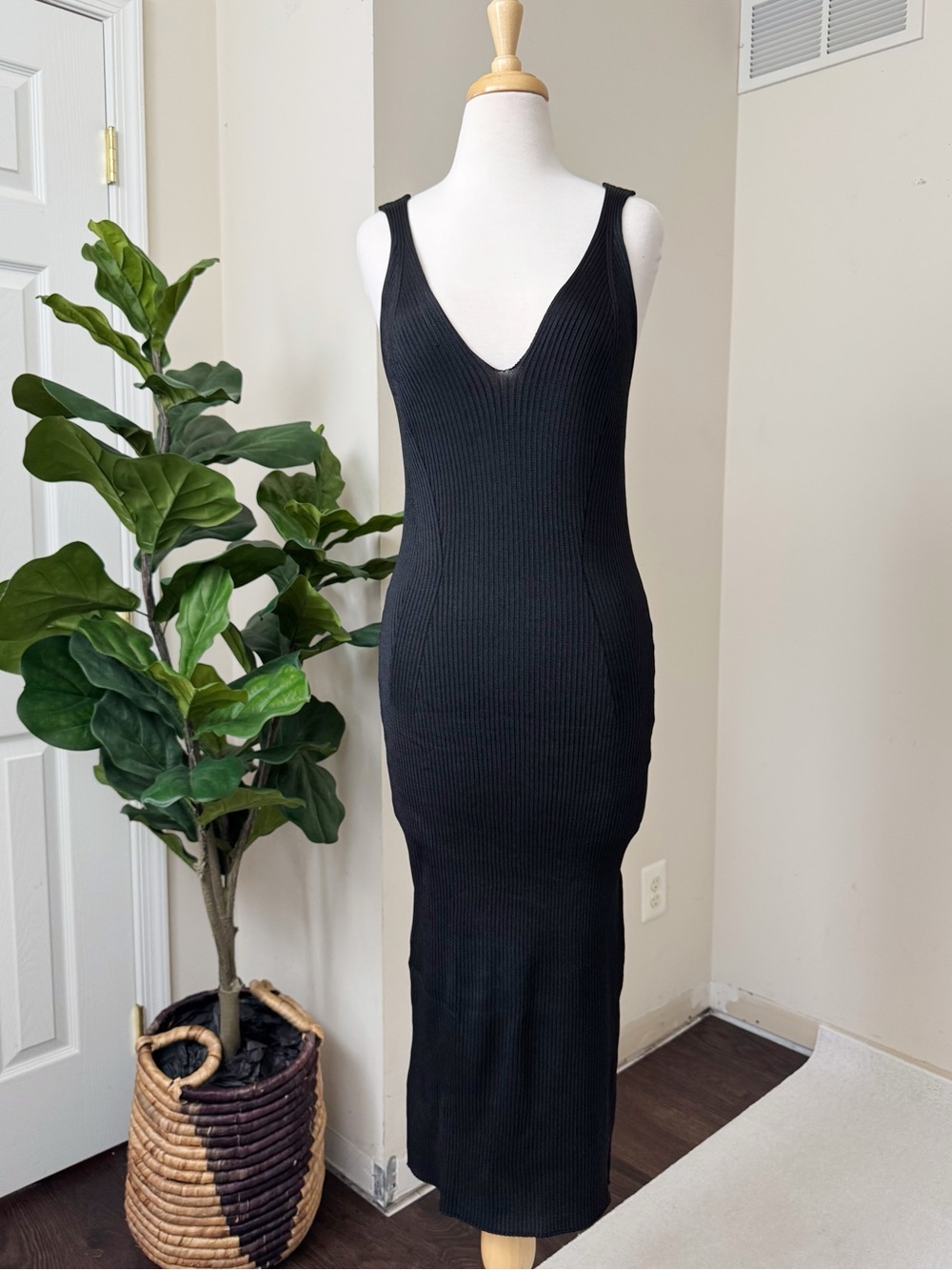 H&M Black Ribbed V-Neck Maxi Dress